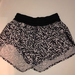 Hotty Hot Lululemon Regular 2.5 Shorts